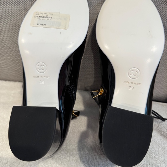 Chanel 15A CC Patent Leather Side Lace Up Booties Black CC Logo size 39 - Picture 3 of 8